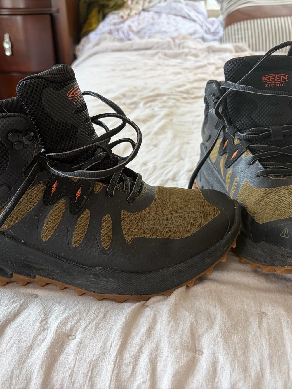 KEEN Zionic Men's Black and Olive Hiking Boots